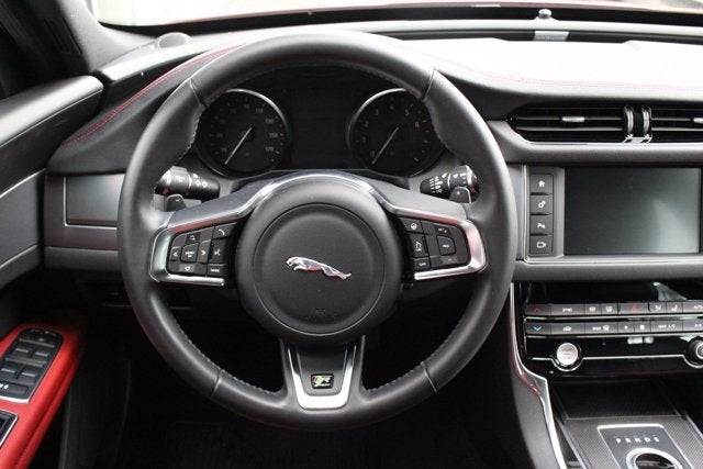 2016 Jaguar XF 35t R-Sport