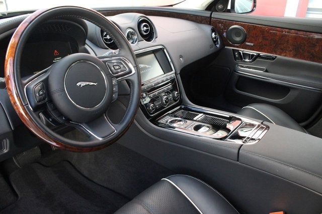 2016 Jaguar XJ R-Sport