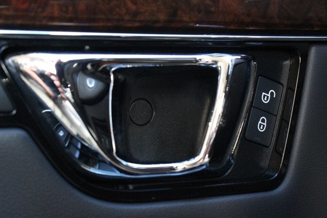 2016 Jaguar XJ R-Sport