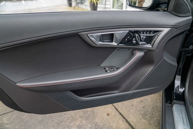 2014 Jaguar F-TYPE V8 S