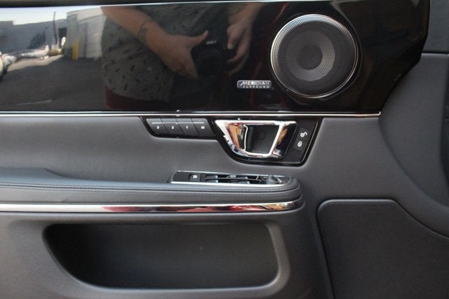 2016 Jaguar XJ R-Sport