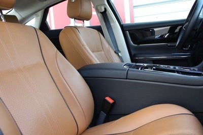 2016 Jaguar XJ R-Sport