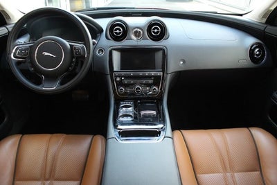 2016 Jaguar XJ R-Sport