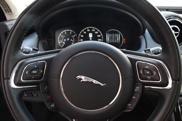 2016 Jaguar XJ R-Sport