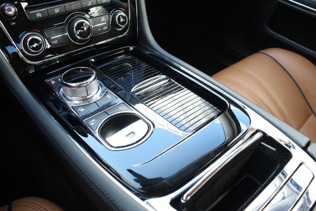 2016 Jaguar XJ R-Sport