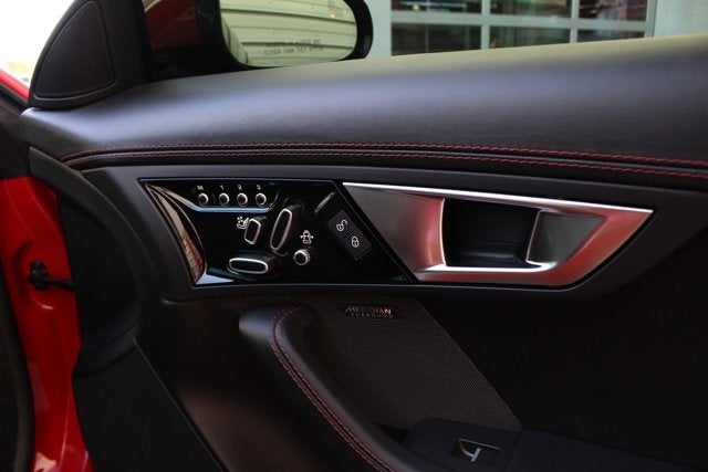 2016 Jaguar F-TYPE R