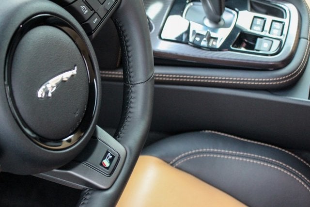 2016 Jaguar F-TYPE R