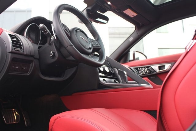 2017 Jaguar F-TYPE R