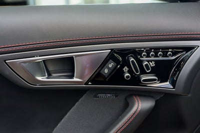 2016 Jaguar F-TYPE R