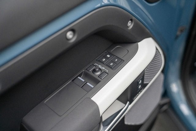2023 Land Rover Defender SE