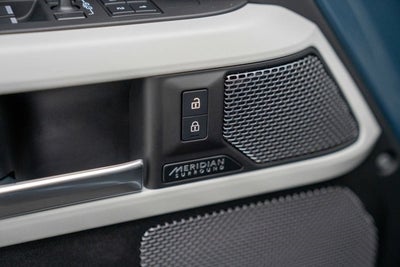 2023 Land Rover Defender SE