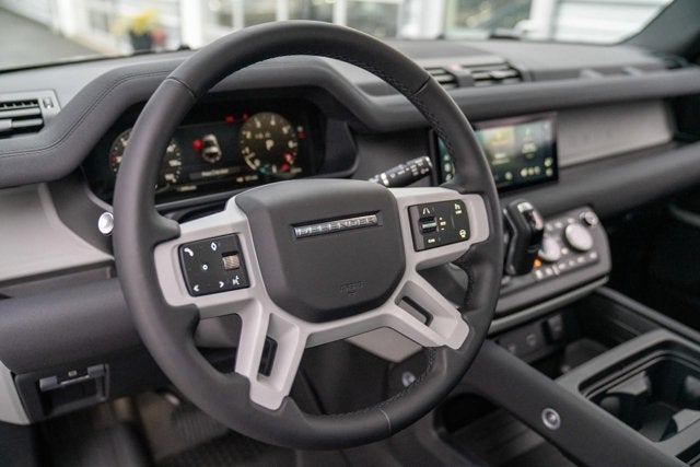 2023 Land Rover Defender SE