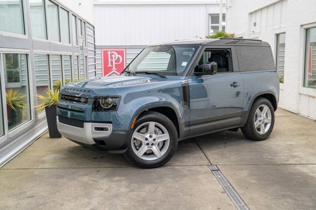 2023 Land Rover Defender SE