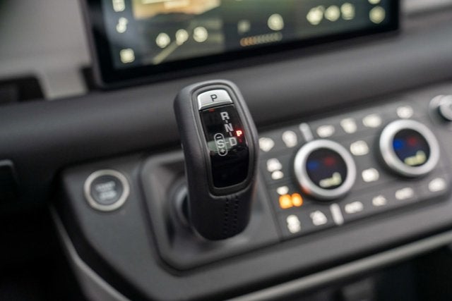 2023 Land Rover Defender SE