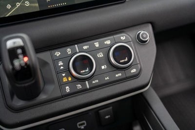 2023 Land Rover Defender SE