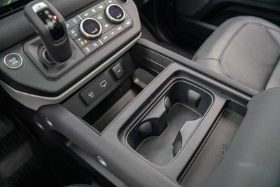 2023 Land Rover Defender SE