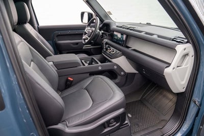 2023 Land Rover Defender SE