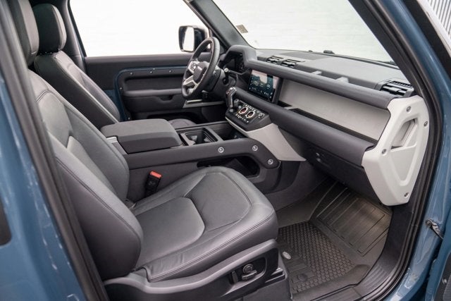 2023 Land Rover Defender SE