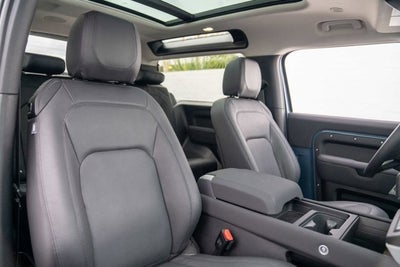 2023 Land Rover Defender SE