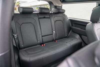 2023 Land Rover Defender SE
