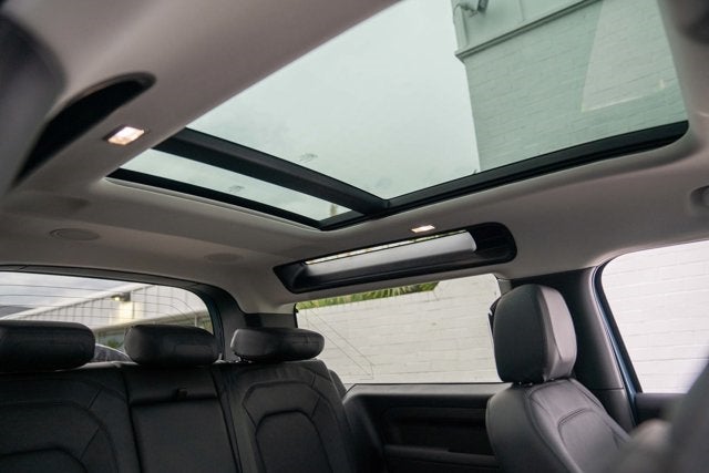 2023 Land Rover Defender SE