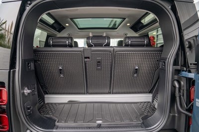 2023 Land Rover Defender SE