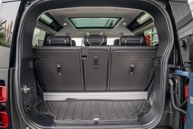 2023 Land Rover Defender SE