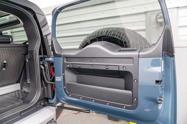 2023 Land Rover Defender SE