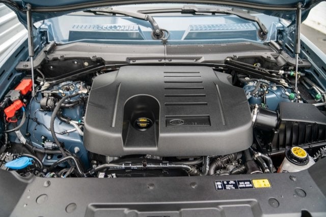 2023 Land Rover Defender SE