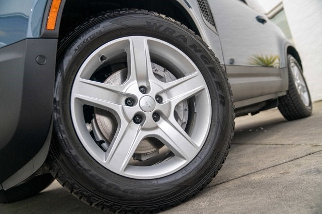 2023 Land Rover Defender SE