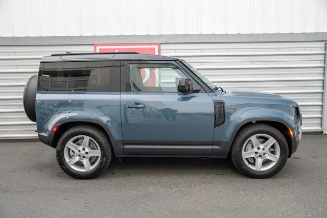 2023 Land Rover Defender SE