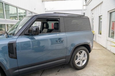 2023 Land Rover Defender SE