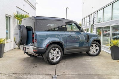 2023 Land Rover Defender SE