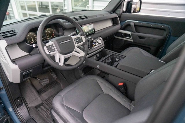 2023 Land Rover Defender SE