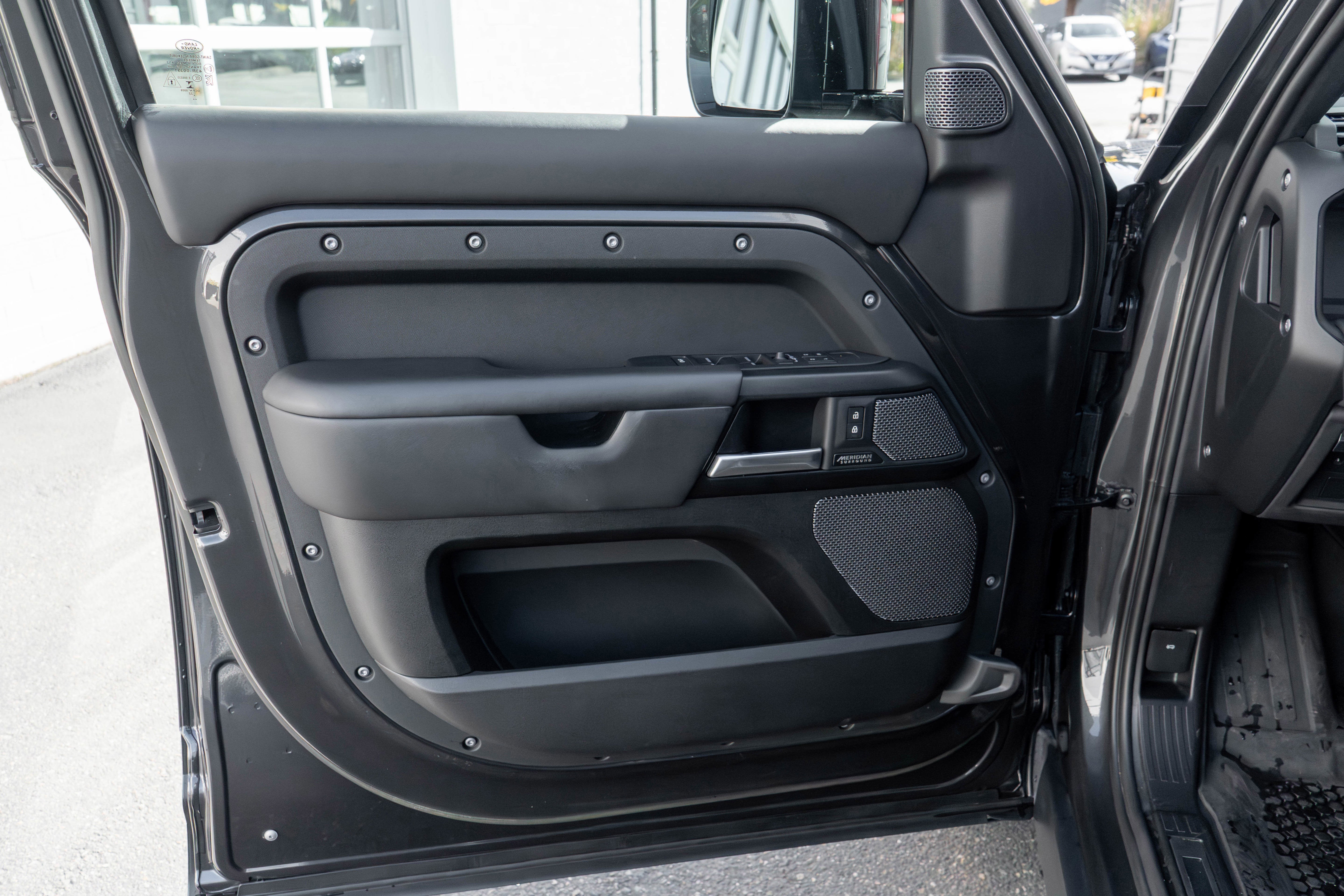 2023 Land Rover Defender V8