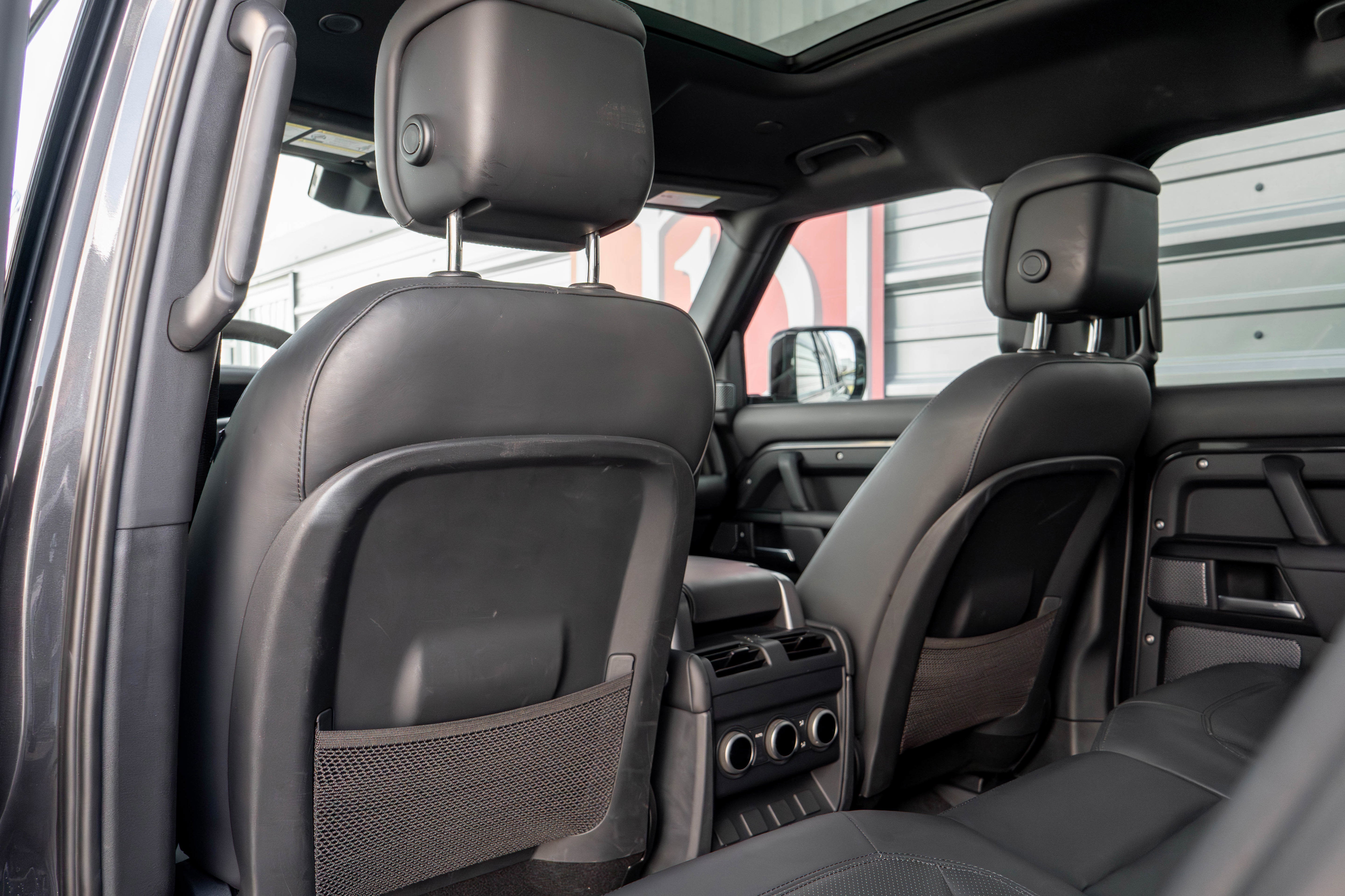 2023 Land Rover Defender V8