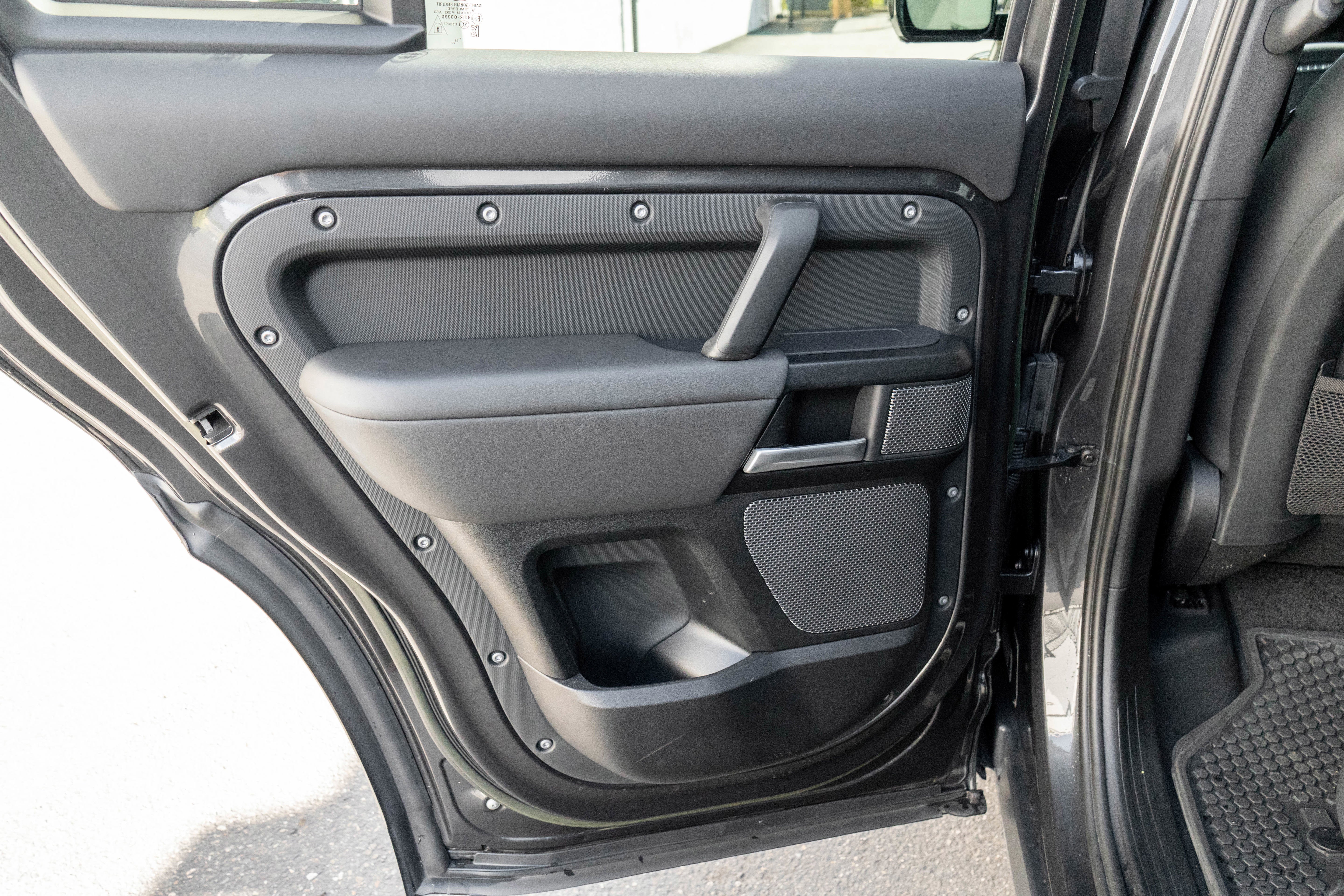 2023 Land Rover Defender V8