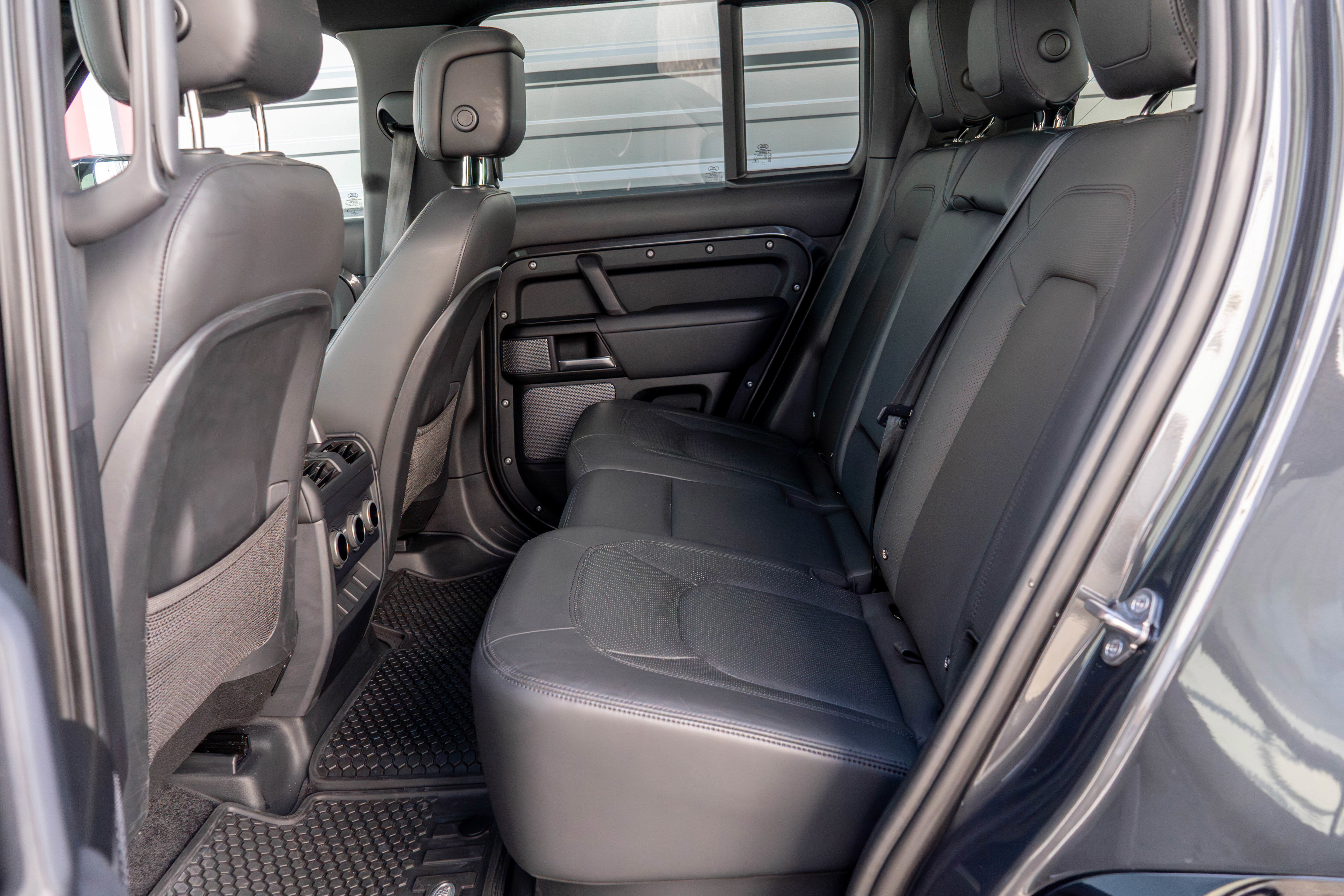 2023 Land Rover Defender V8