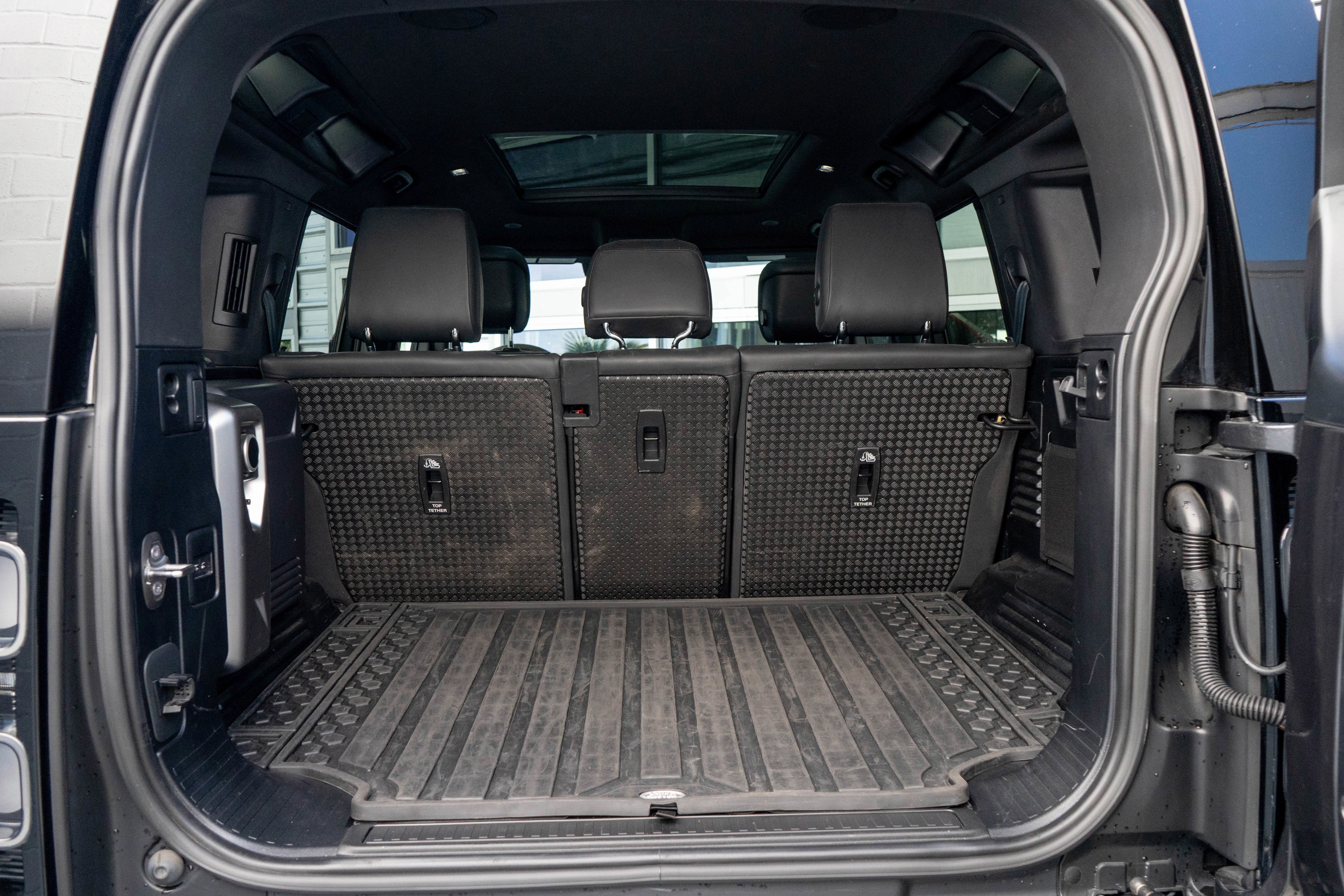 2023 Land Rover Defender V8