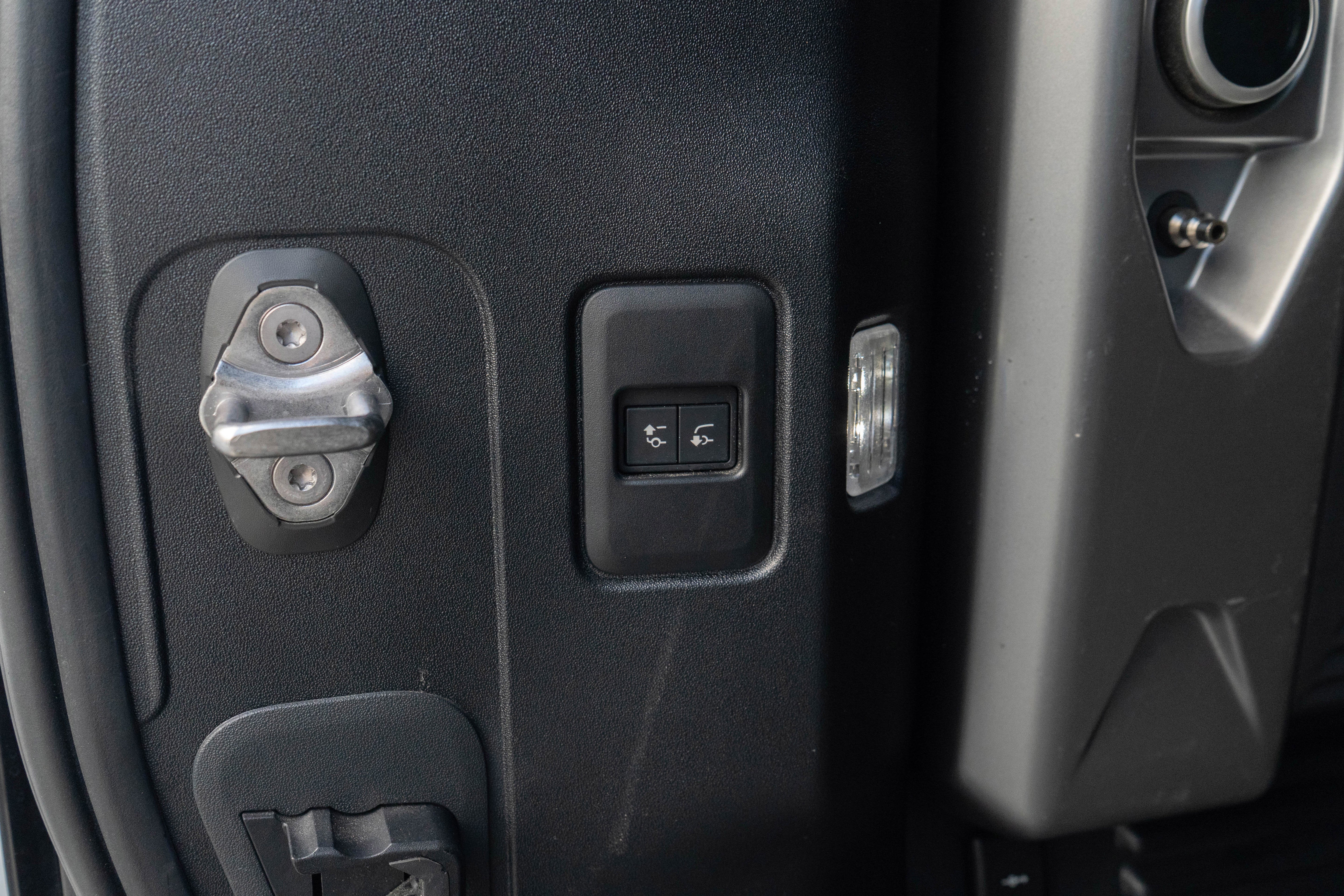 2023 Land Rover Defender V8