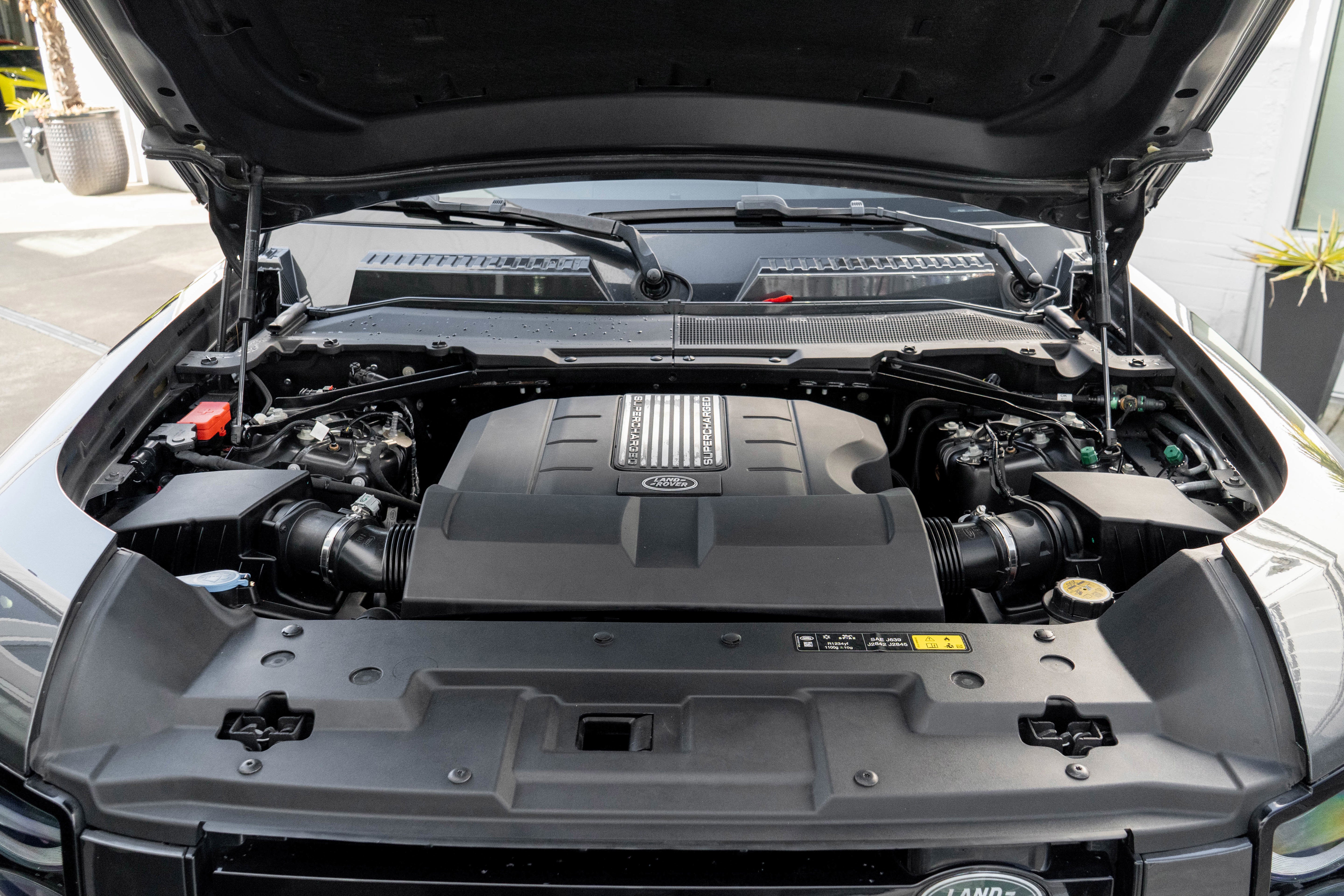 2023 Land Rover Defender V8