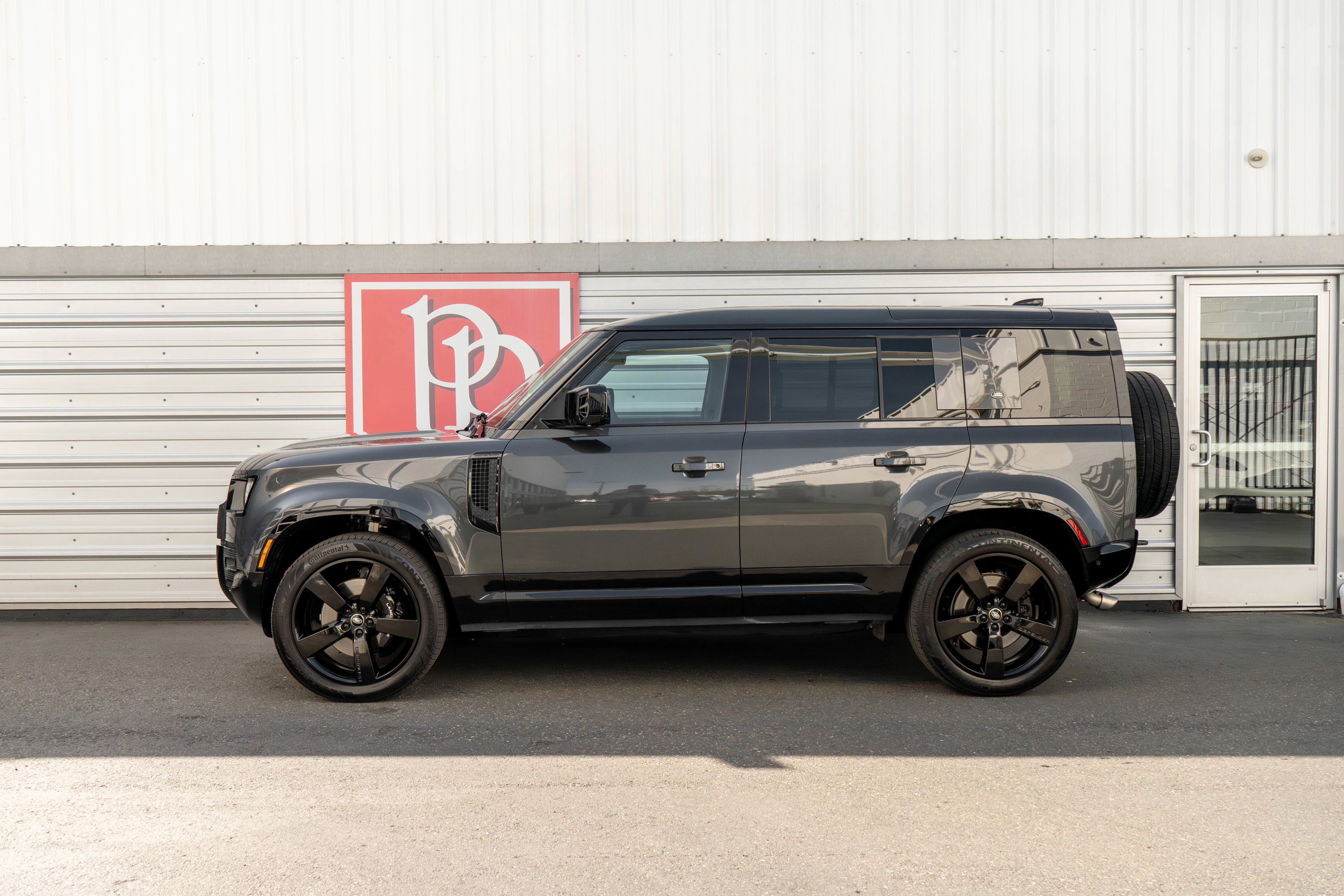 2023 Land Rover Defender V8