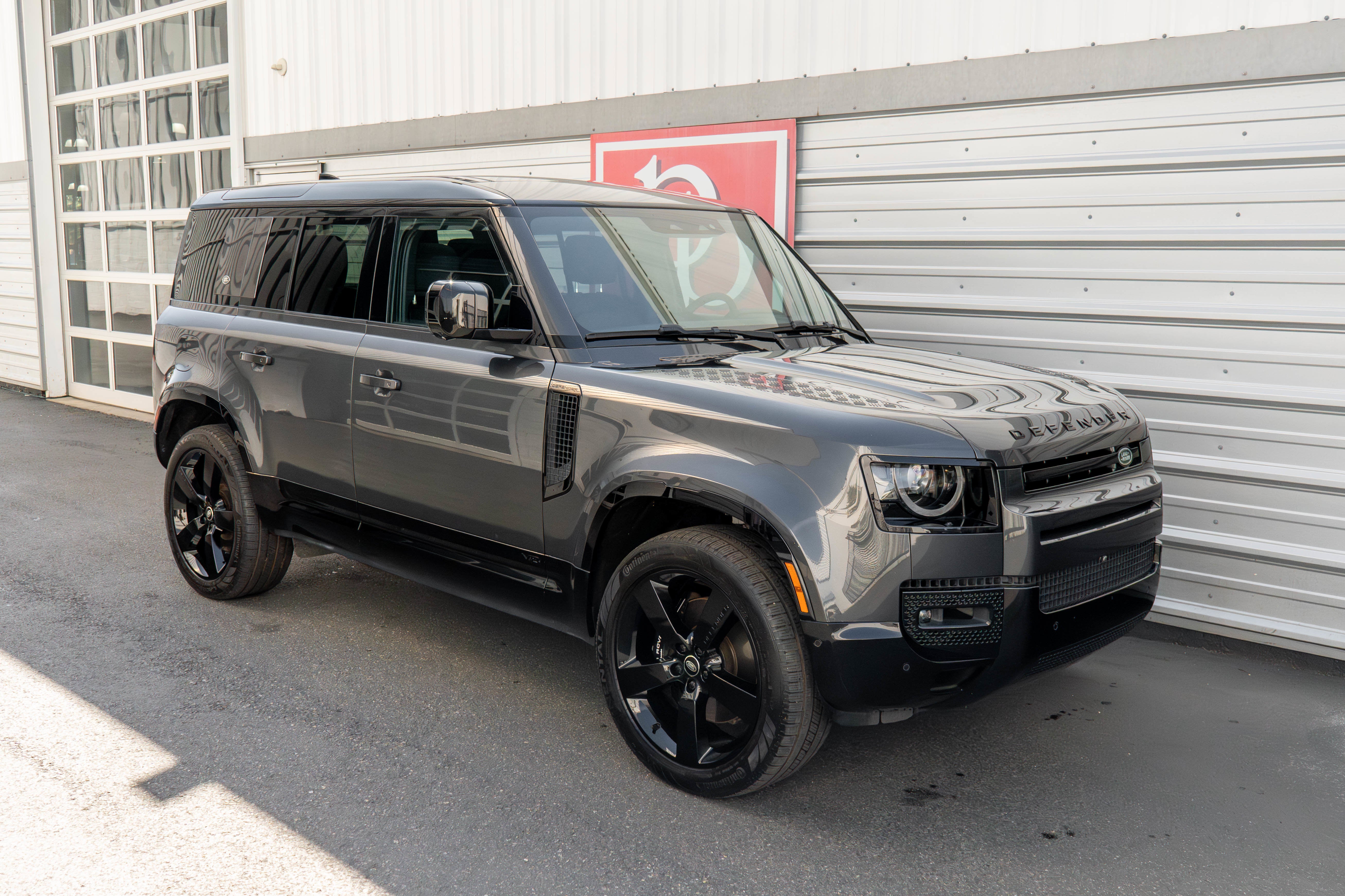 2023 Land Rover Defender V8