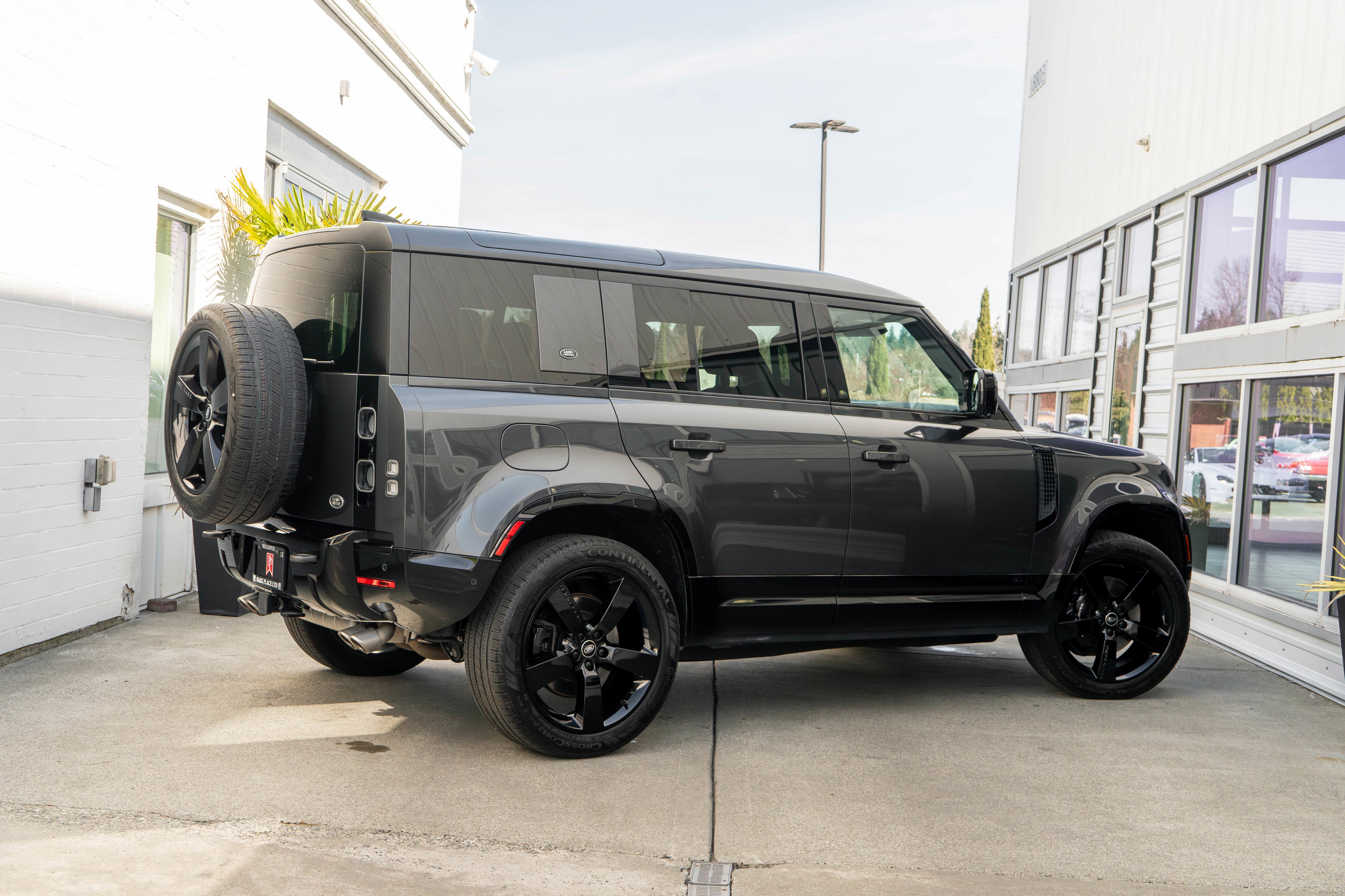 2023 Land Rover Defender V8