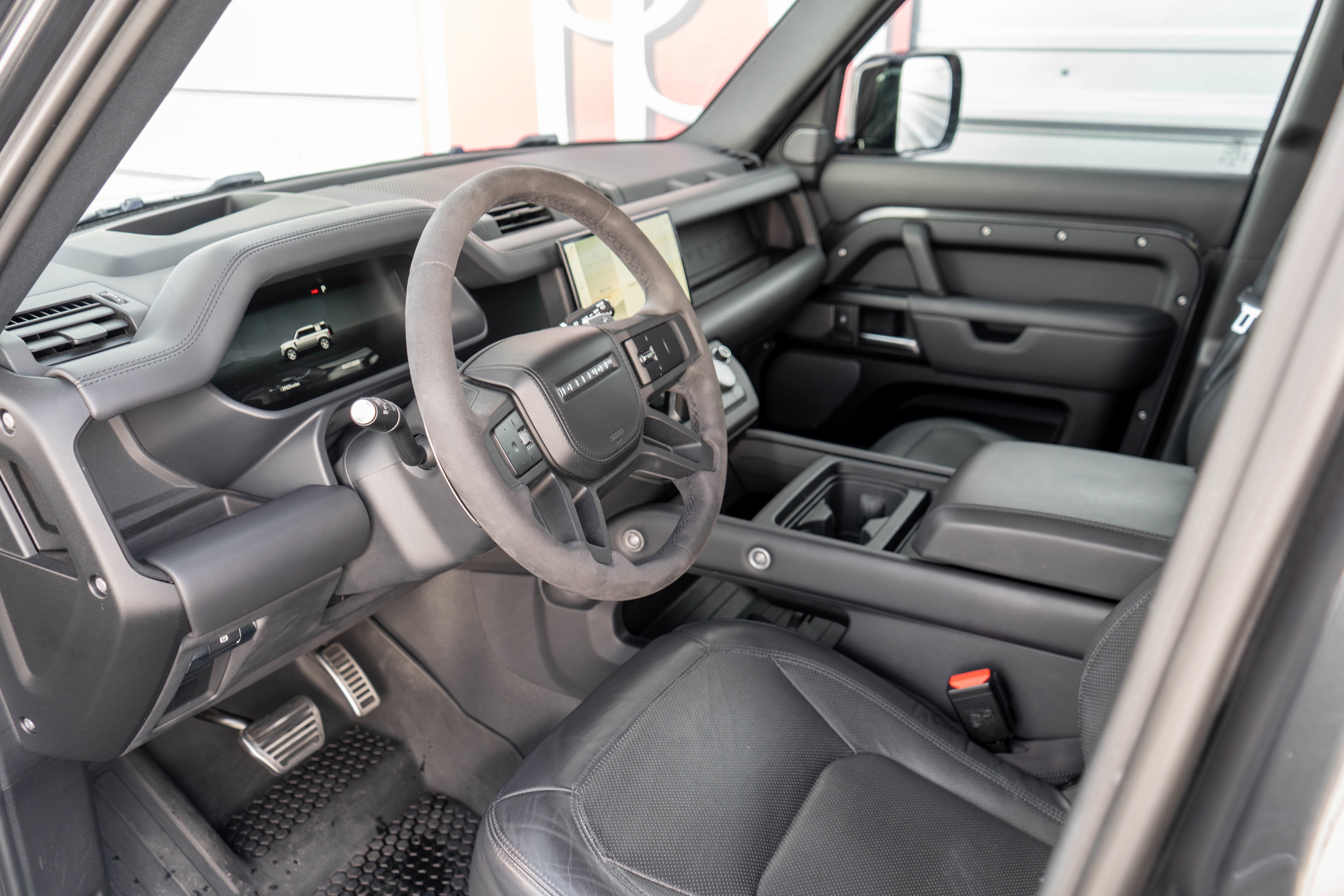 2023 Land Rover Defender V8