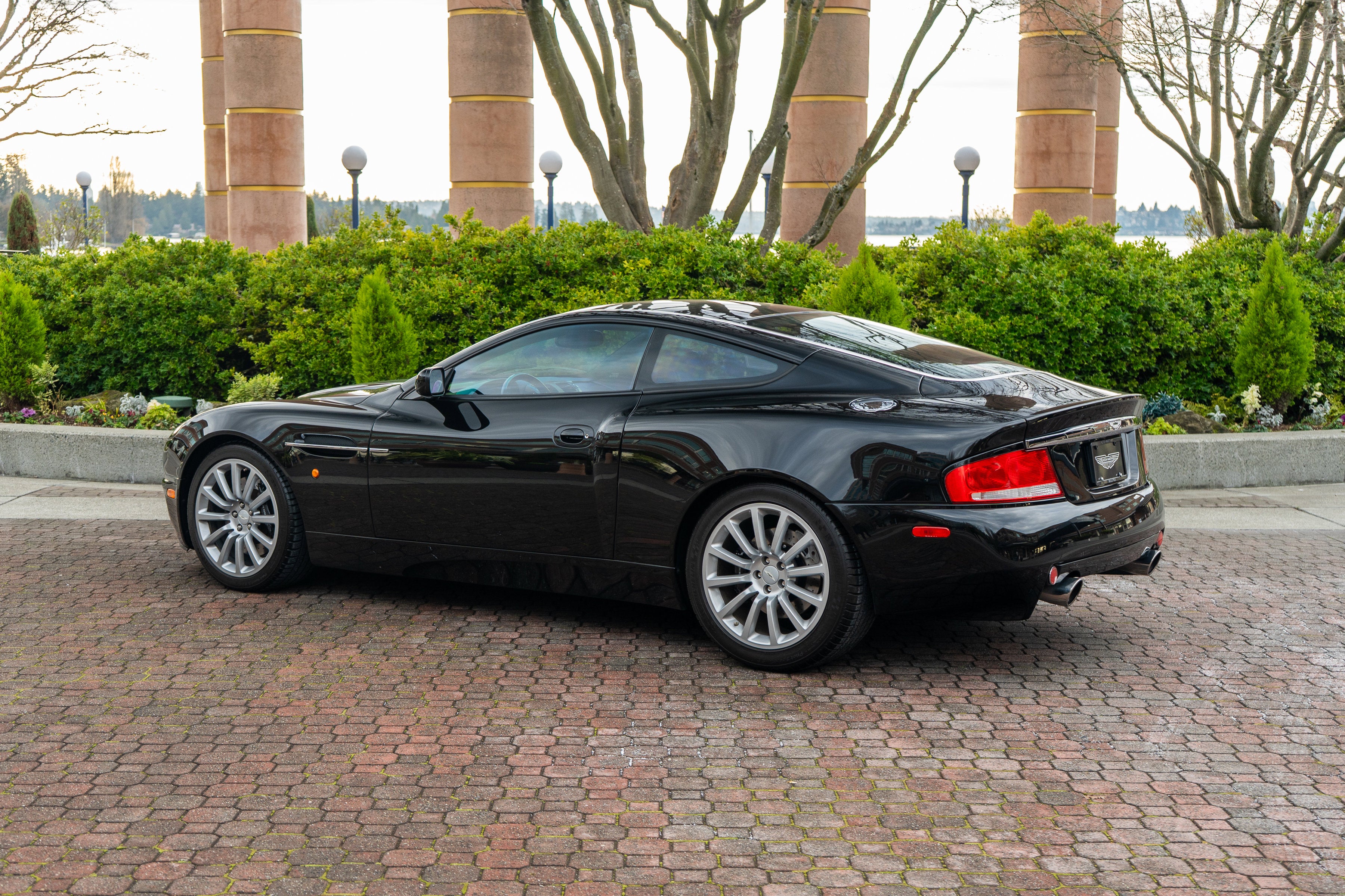 2002 Aston Martin Vanquish 2dr Cpe
