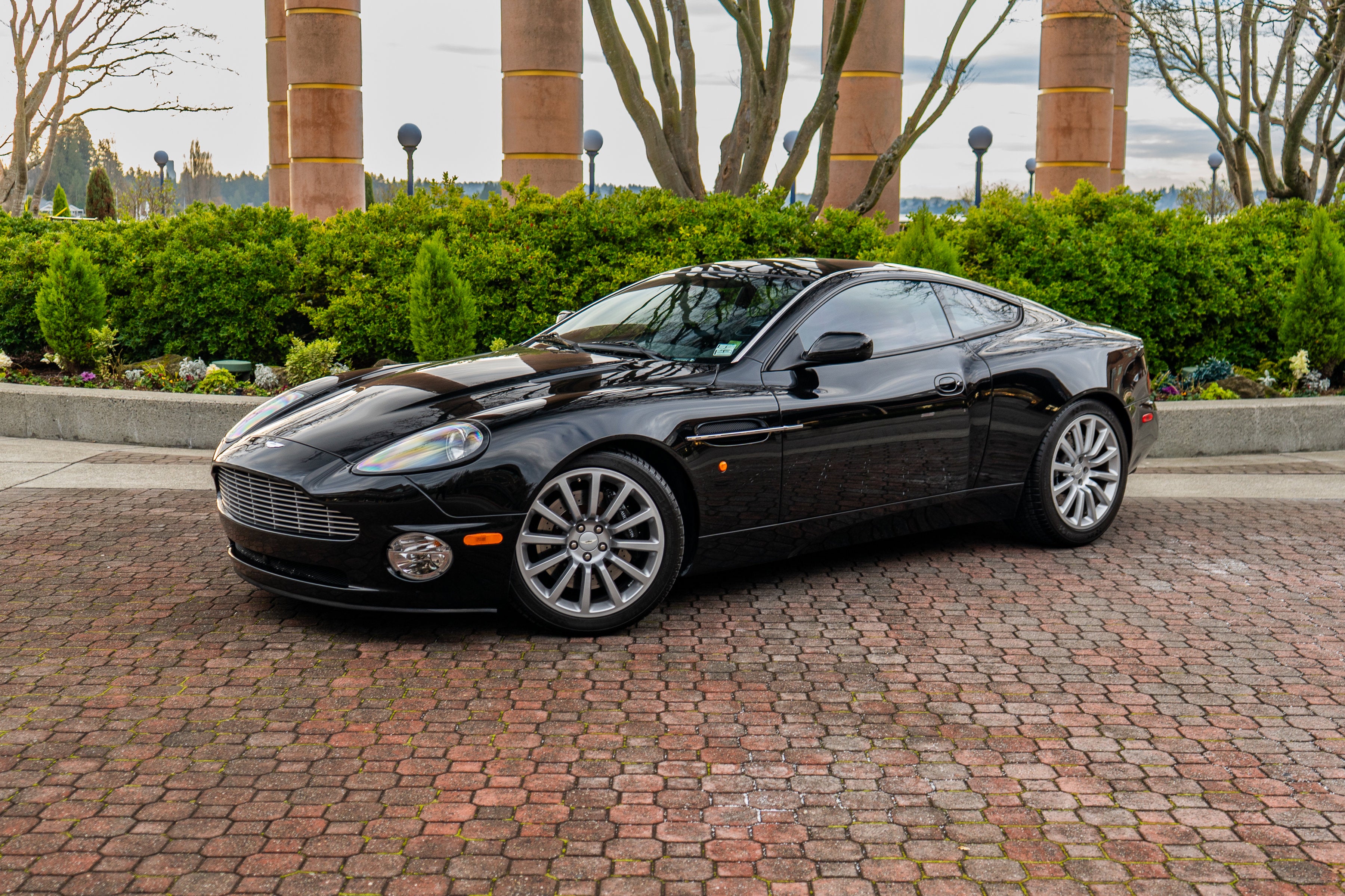 2002 Aston Martin Vanquish 2dr Cpe