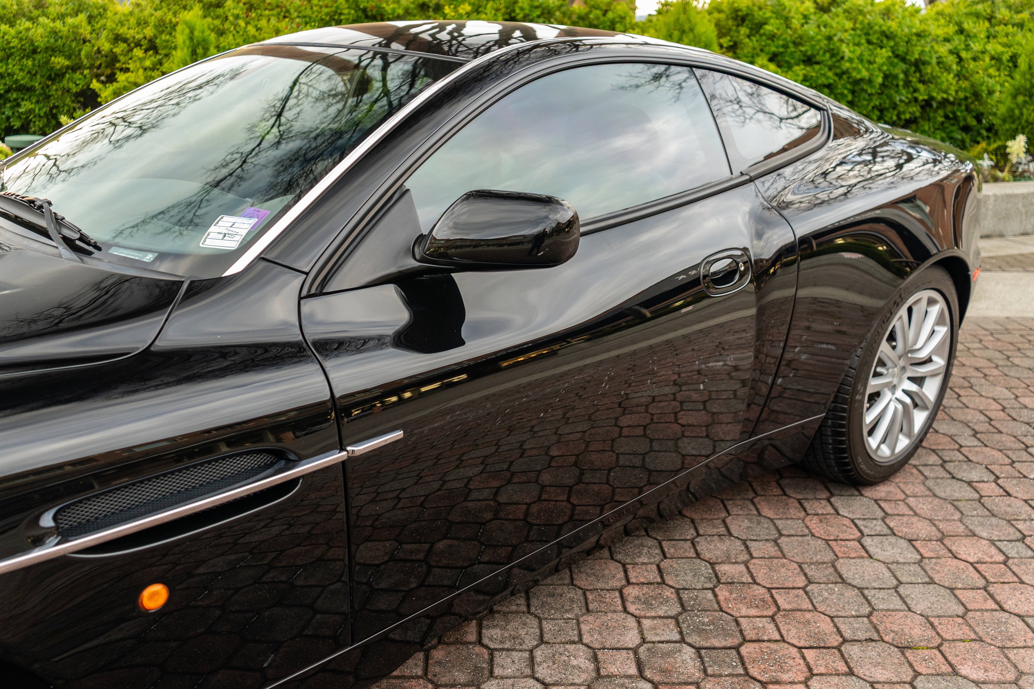 2002 Aston Martin Vanquish 2dr Cpe