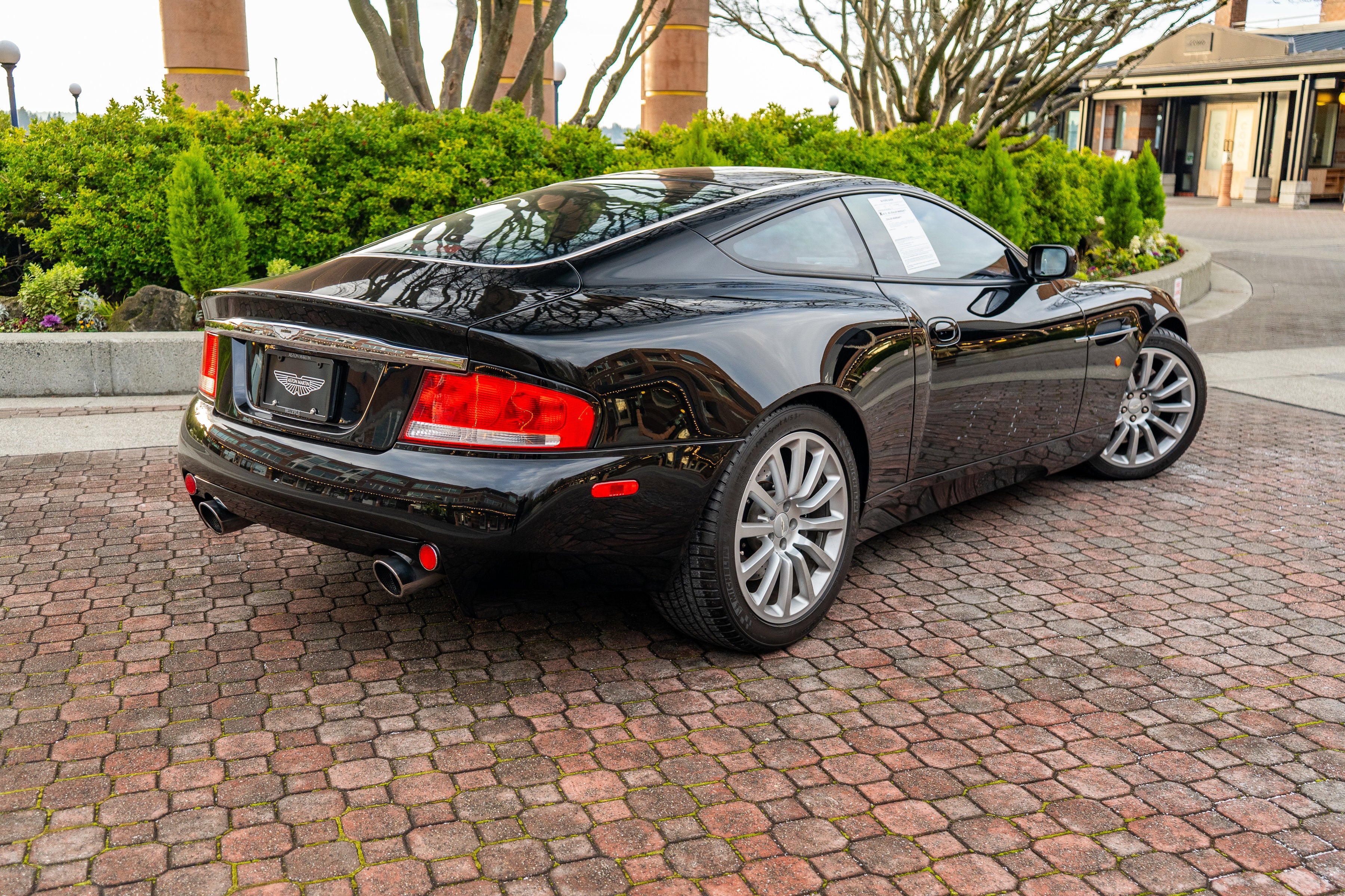 2002 Aston Martin Vanquish 2dr Cpe
