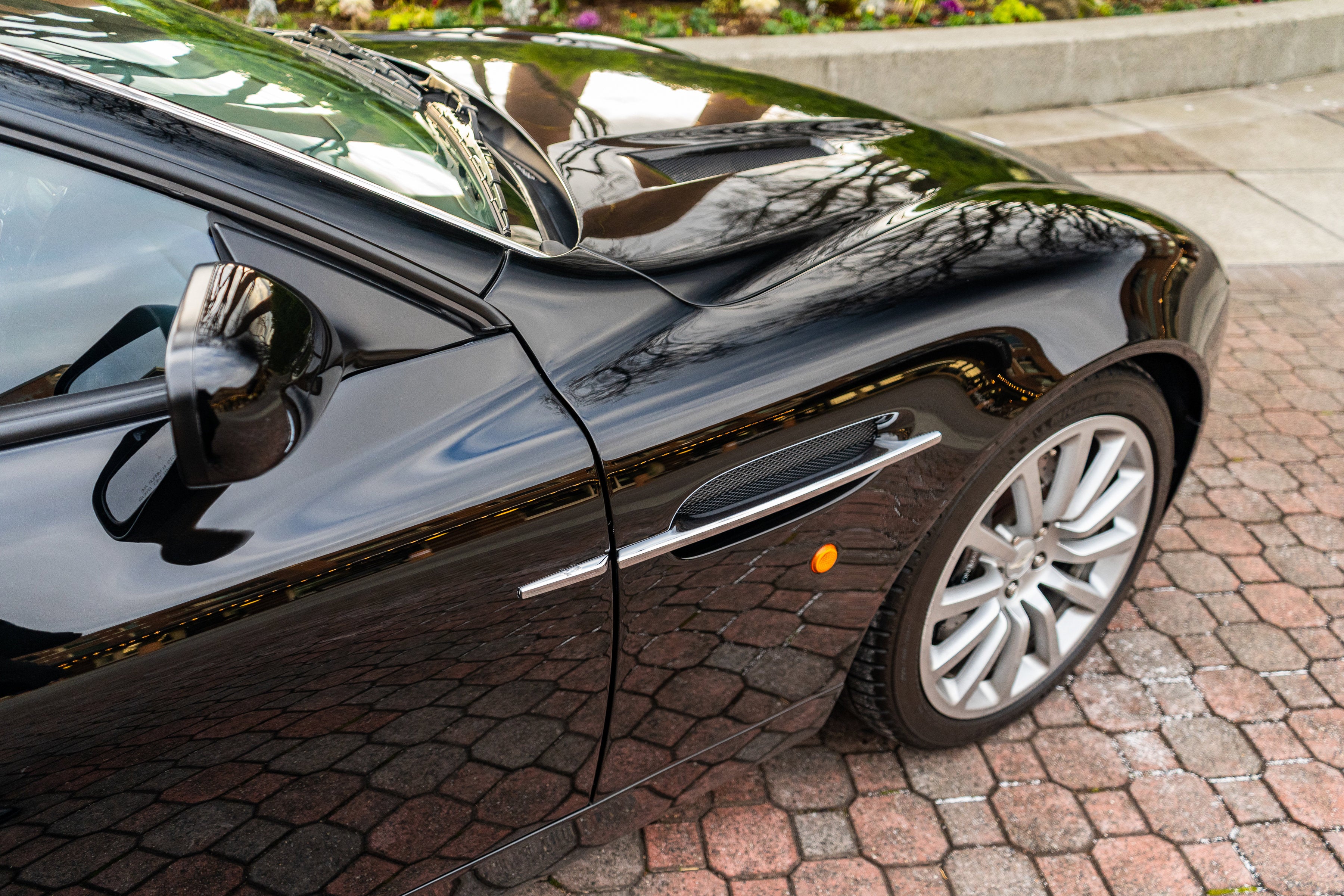 2002 Aston Martin Vanquish 2dr Cpe